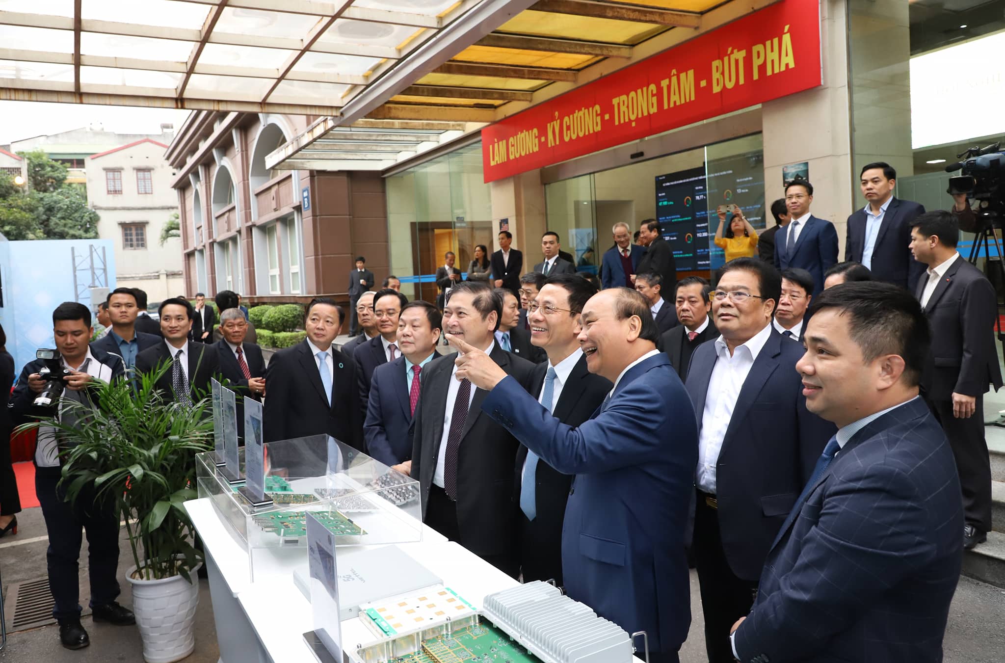 Thủ tướng Nguyễn Xuân Phúc dự Hội nghị triển khai nhiệm vụ năm 2020 của Bộ Thông tin và Truyền thông